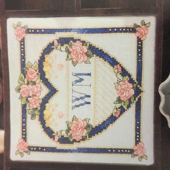 Just CrossStitch Magazine February 2000 - Picture 7 of 14